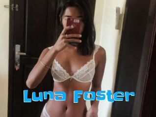 Luna_Foster